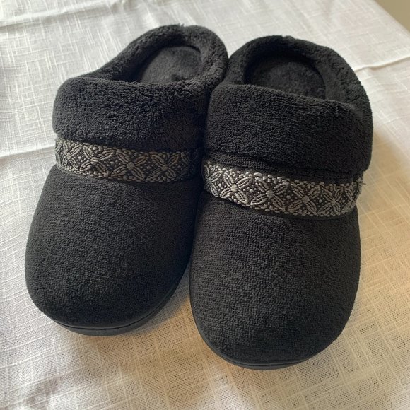 Isotoner Women's Microterry Jenna Clog Slippers, sz 7.5/8 House Slippers, Padded - Picture 1 of 7